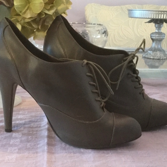 Shoes - Picture 1 of 2